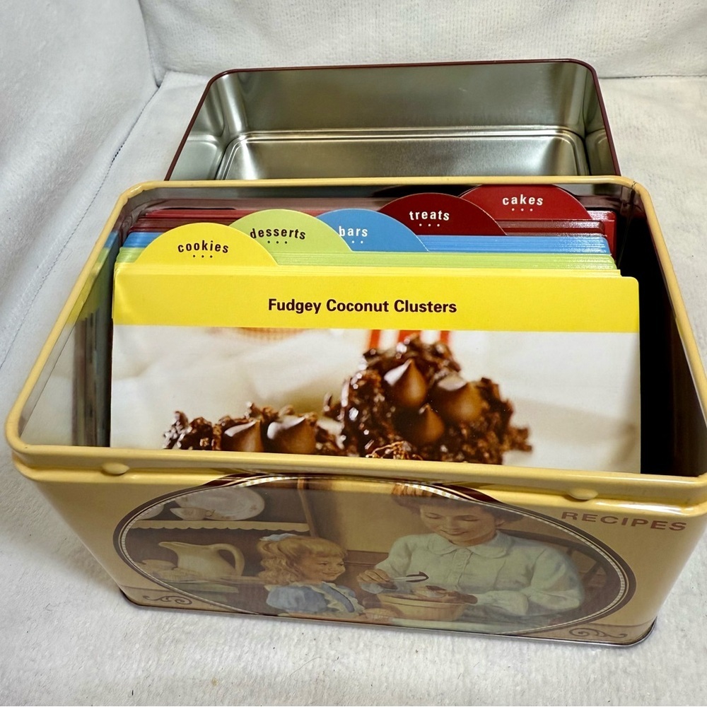 Hershey's Kisses 100th Anniversary Milk Chocolate Recipe Tin - Picture 5 of 8
